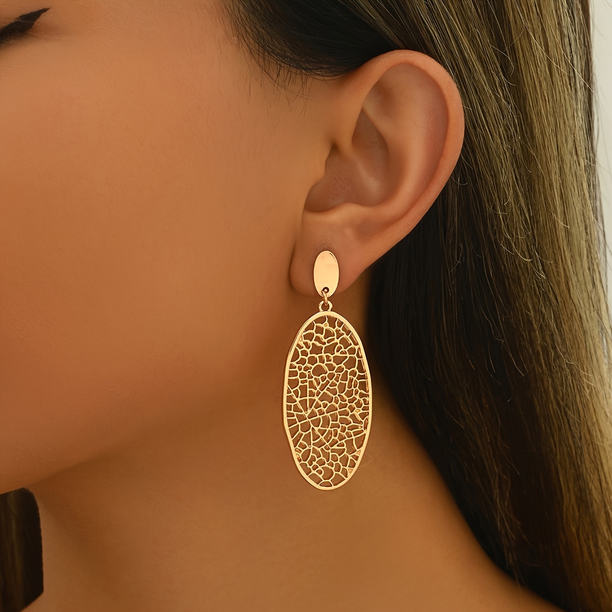 Fashion Vintage Hollow-Out Earrings, Light Luxury Style